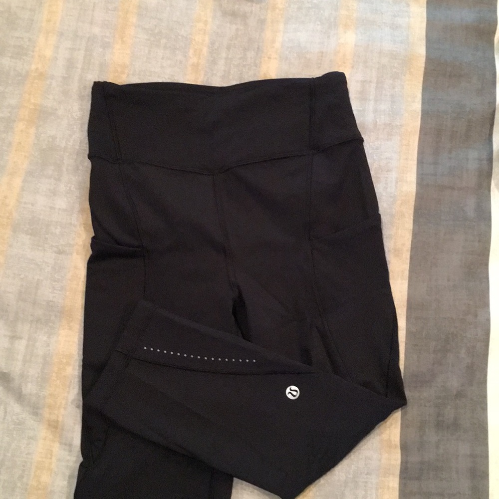 Lululemon black crops